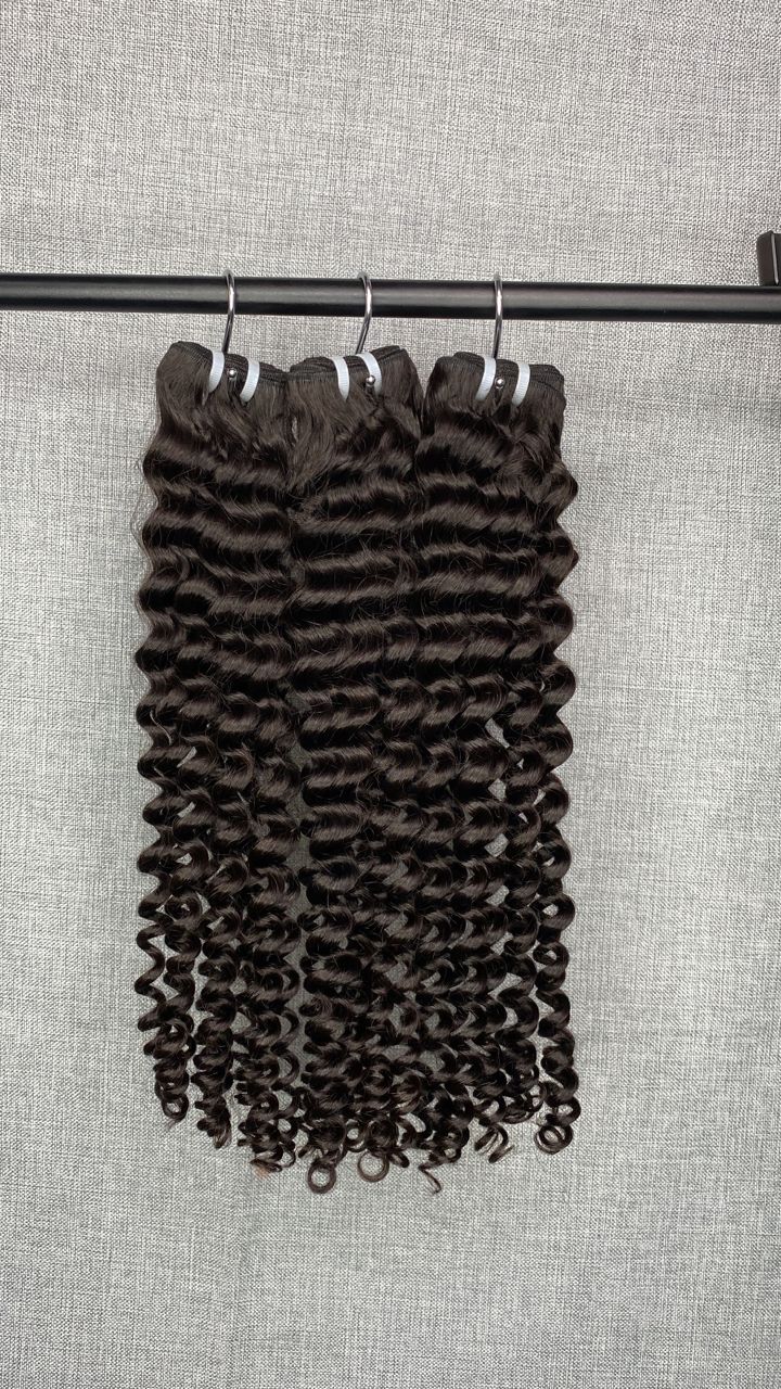 optimal to be worn in its natural state because of the beautiful curl definition, however can be blown straight and flat ironed for a luxe silk finish 